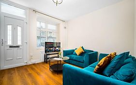 3 Bed House For Contractors & Families And Free Parking