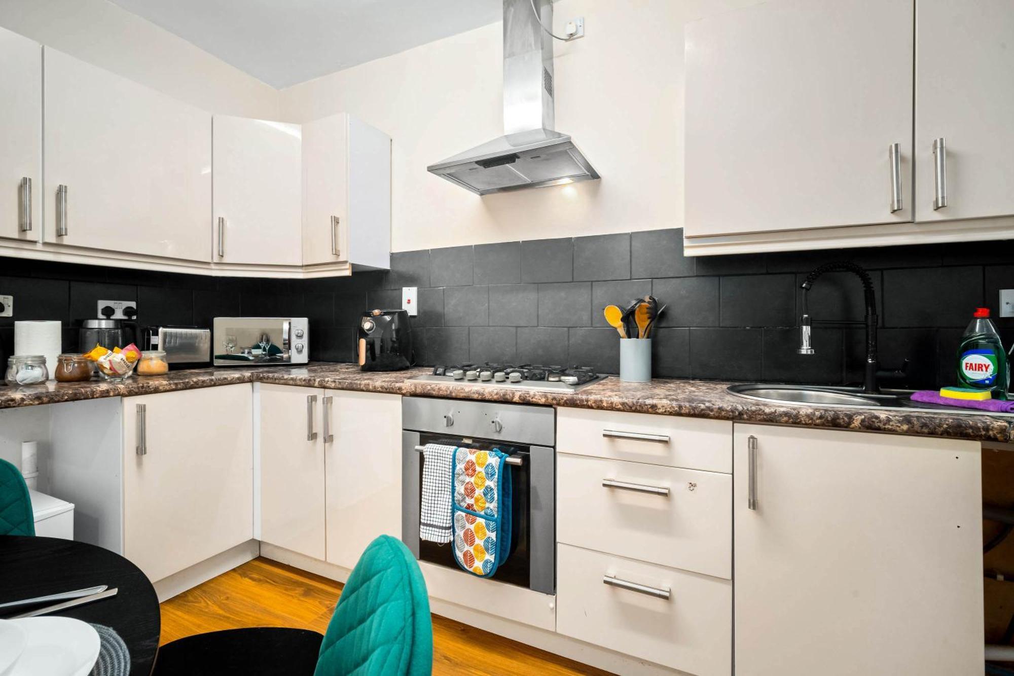 3 Bed House For Contractors & Families And Free Parking Villa Birmingham Exterior photo