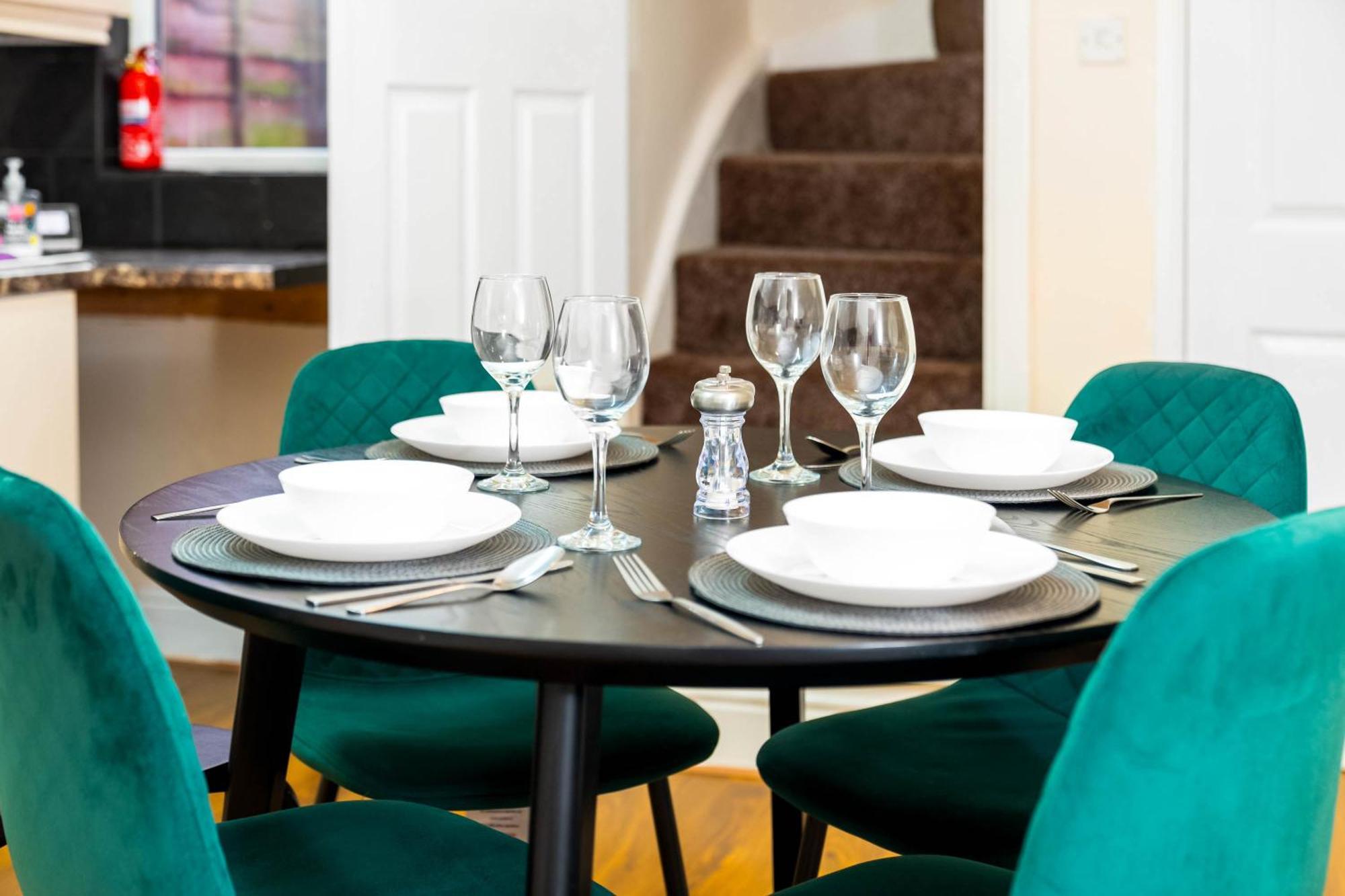 3 Bed House For Contractors & Families And Free Parking Villa Birmingham Exterior photo