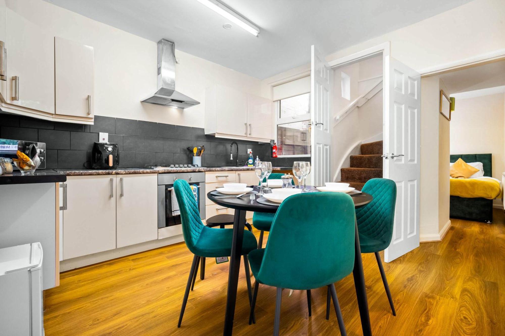 3 Bed House For Contractors & Families And Free Parking Villa Birmingham Exterior photo